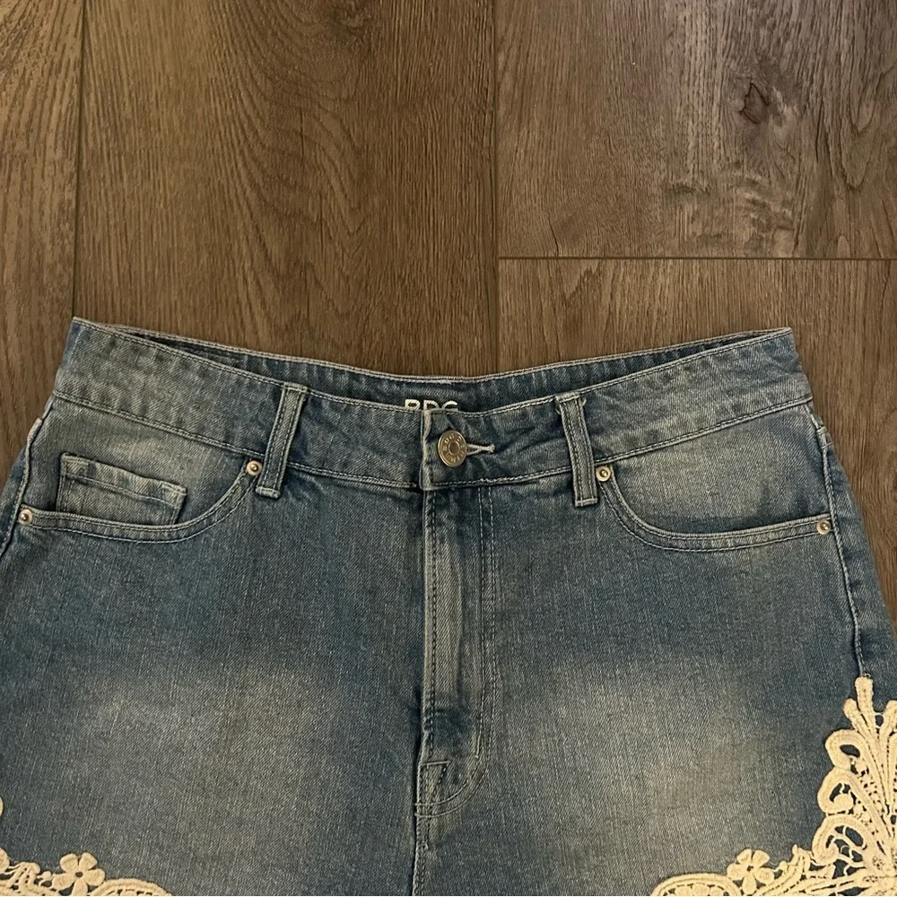 Urban Outfitters BDG  High Rise Shortie Jean Shorts Size 30 - Picture 2 of 7